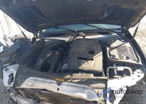 2016 Mercedes-Benz C 300 z USA, uszkodzony, nr VIN 55SWF4JB5GU131936